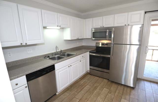Photo of 2 Bed 1.5 Bath in Mepkin Place in West Ashley!