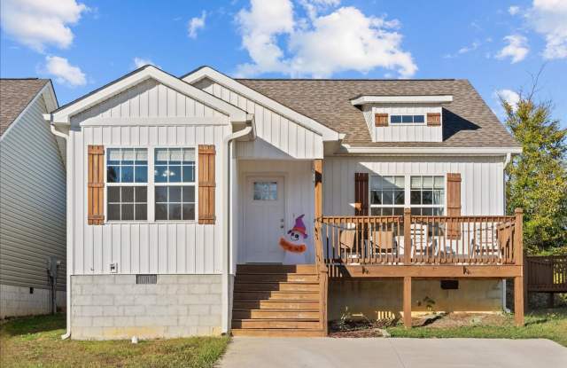 Pristine 3 Bed 2 Bath Home in Dalton