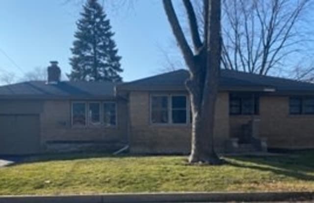 719 MCKINLEY Avenue - 719 Mckinley Avenue, Mundelein, IL 60060