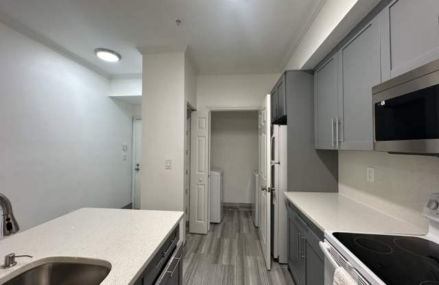 5608 Pinnacle Heights Cir Apt 108