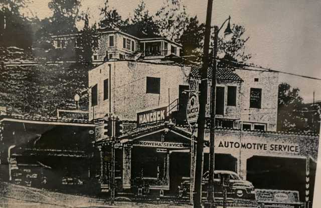 2779 Lakewood Avenue N