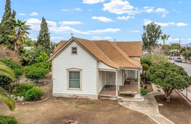 STORYBOOK CHARM IN THE HEART OF DOWNTOWN PERRIS!