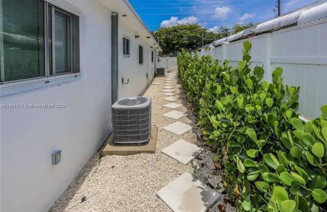 1453 Nw 10th Street