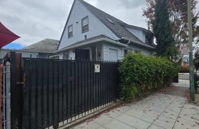 Photo of 1bd/1ba Downstairs Apartment Near Lake Merritt Parking  In-Unit Laundry