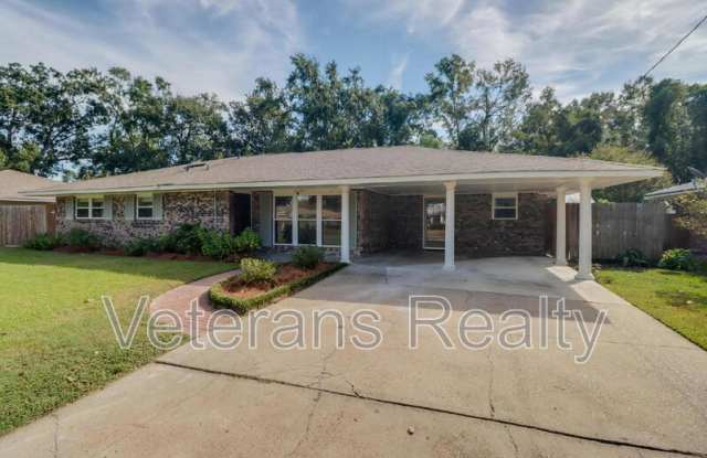 621 S Forest Ave