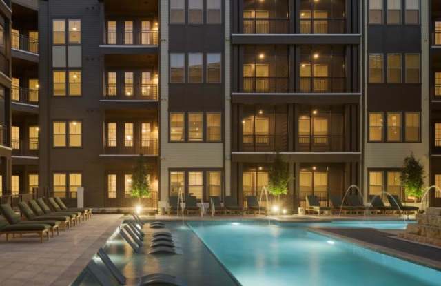 10521 Lakeline Mall Dr