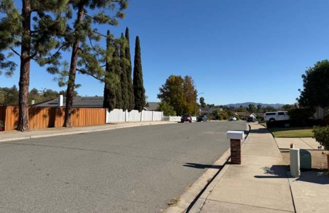 3 bedroom/2 bath single family home for lease