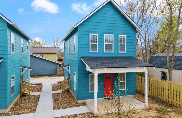 Cottage close to downtown and U of A.