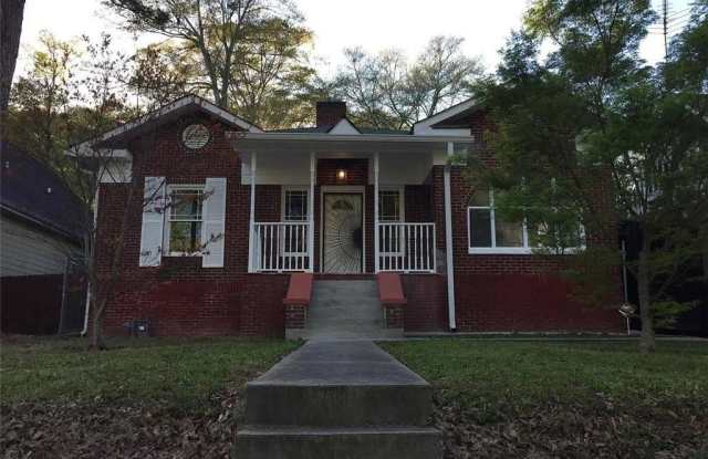 Photo of 652 Evelyn Place NW