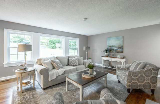2843 Ozark Road