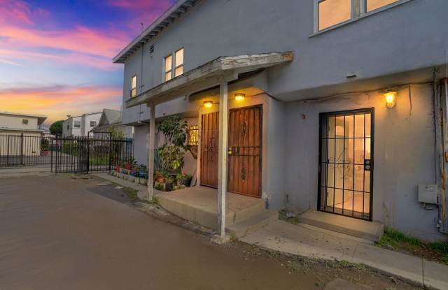 Charming 3BR Duplex in Los Angeles