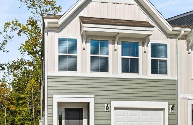 HOLIDAY SPECIAL! FIRST FULL MONTH'S RENT FREE WITH A SIGNED 18 MONTH LEASE!