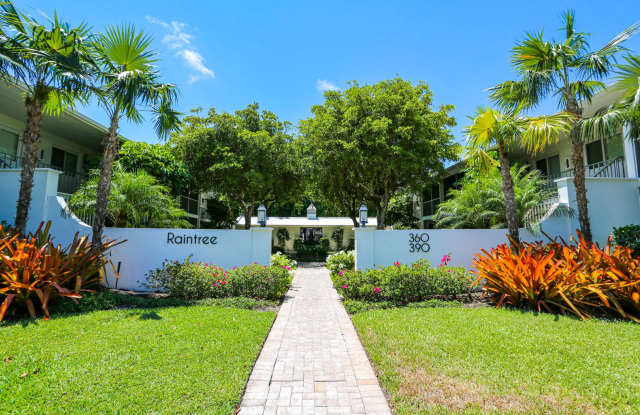 ***DOWNTOWN NAPLES FIRST FLOOR CONDO***BIKE TO BEACH***ENJOY DOWNTOWN NAPLES LIVING***AVAILALE FOR SEASONAL OR ANNUAL LEASE!***