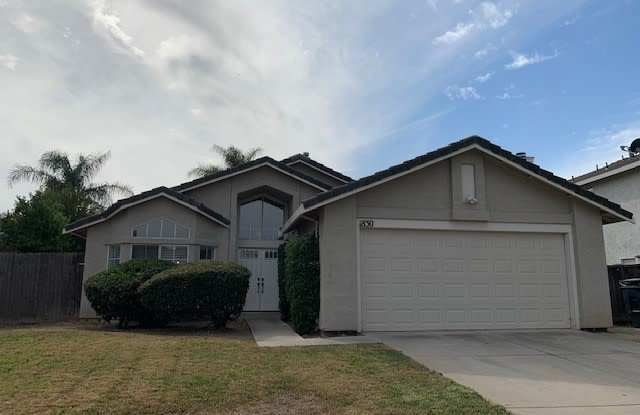 Photo of $500 MOVE IN SPECIAL !! Spacious 3 Bedroom / 2 Bath Home with a Bonus Family Room in Tracy!!!