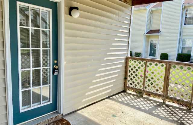 2BD/1BA Condo in the Heart of Virginia Beach! Water Included!