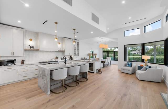 12618 Mallet Circle