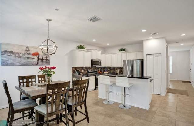130 SW 7th Ct