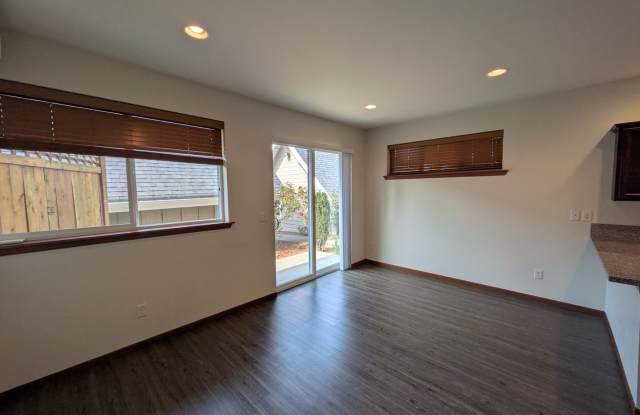 2 Bedrooms, 1.5 Bath Single Family Townhouse - Stonecrest Ct