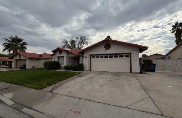 Spacious 3 bedroom on Large Lot!