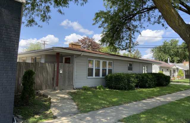 Photo of 4642 S Hawthorne Avenue