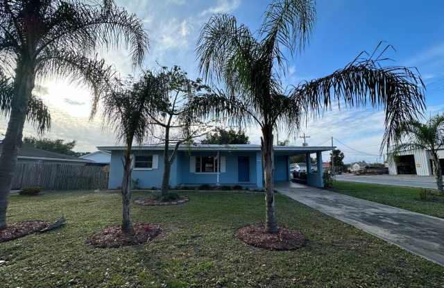 Nice 2/1 Home w/ Fenced Yard in St Cloud