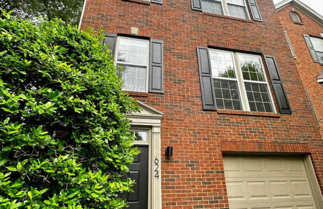 Photo of 3 story 3/BR 2.5 BA in the heart of Cool Springs and minutes from the Factory in Franklin!