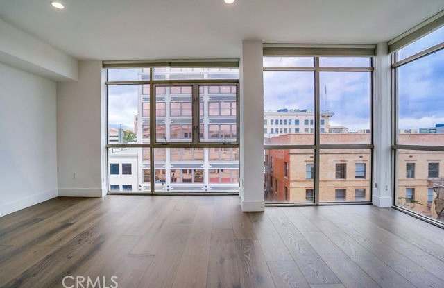 35 North Raymond Avenue