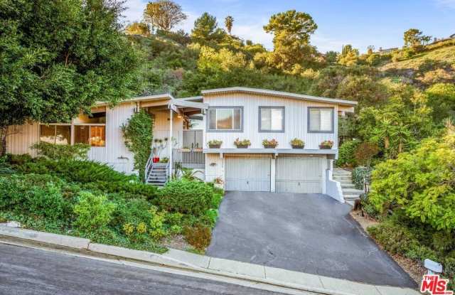 Photo of 2436 Arbutus Dr