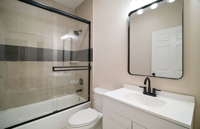 Luxury 2 Bed 2 Bath, Downtown Eustis Full Month Free!