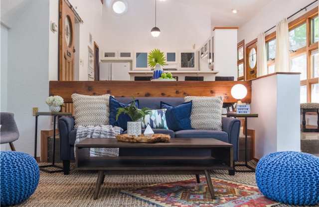 South Austin 4x2 Unique Home!