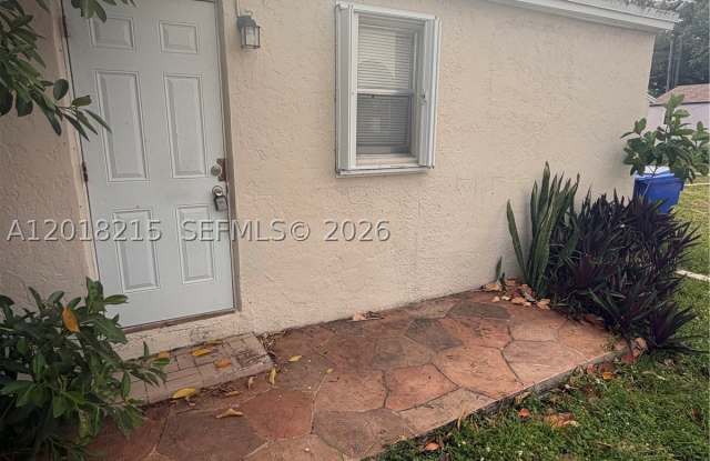 410 N 58th Ave