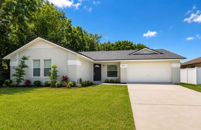 Spacious 4-Bedroom Retreat in Poinciana – Now at a Reduced Price!