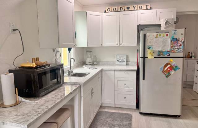 Spacious 2 Bedroom / 2 Bathroom Downstairs Unit Available in Makawao! Unfurnished!