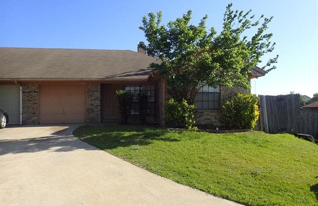 544 Signal Hill Court S - 544 Signal Hill Court South, Fort Worth, TX 76112