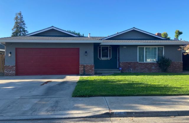 Charming home available for be your new home - 1465 Berry Drive, Turlock, CA 95382