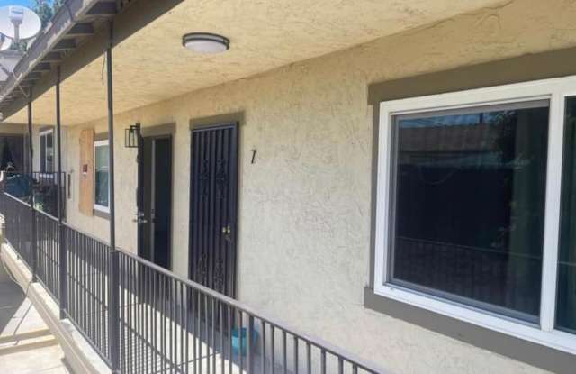 1 bedroom 1 bath apartment in Chula Vista. Downstairs Unit.