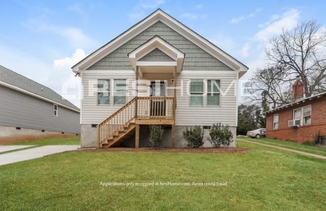 144 Woodlawn Drive - 144 Woodlawn Drive, Statesville, NC 28677