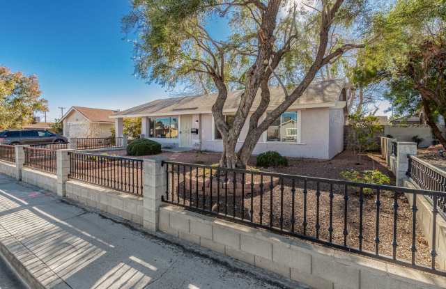 Well maintained Single Story Home in the heart of Las Vegas!