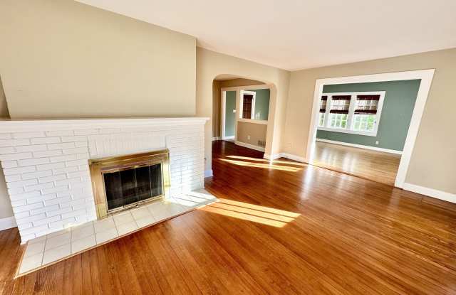 6165 N Delaware Street