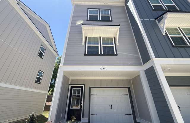 2 Bedroom Townhome in Matthews!