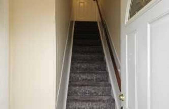 22 Cortelyou Street E