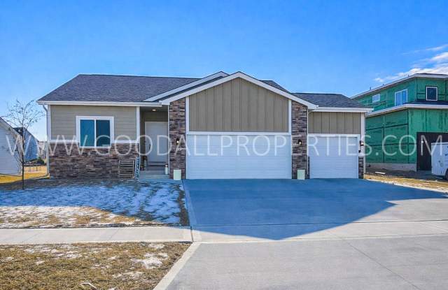Photo of Must See 4 Bedroom Ranch in Clive with finished Basement !