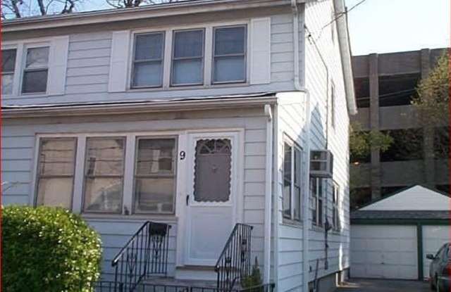 9 Pearce Place - 9 Pearce Place, Great Neck Plaza, NY 11021