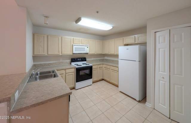 6076 MAGGIES Circle S unit: 115