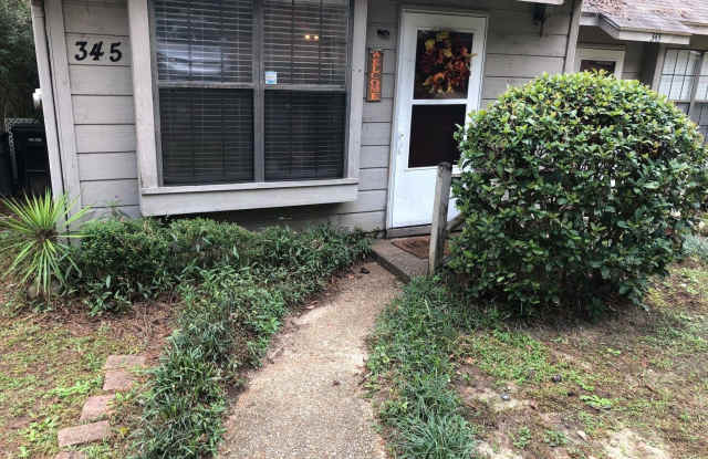 Photo of Two-Story 2 bed/2bath townhouse off Park Avenue!