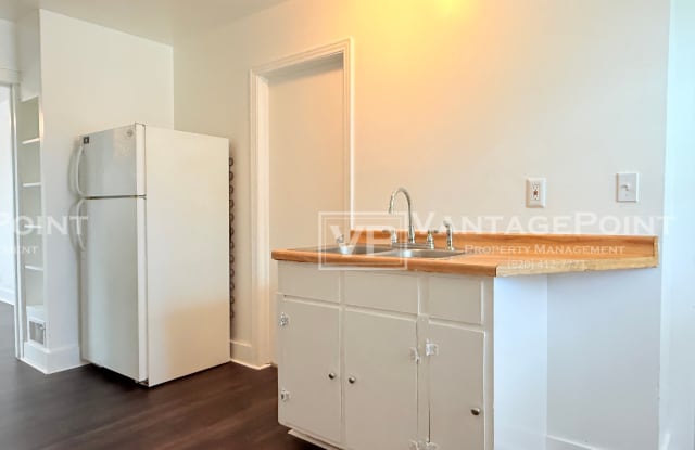 1284 Elmore Street - Upper