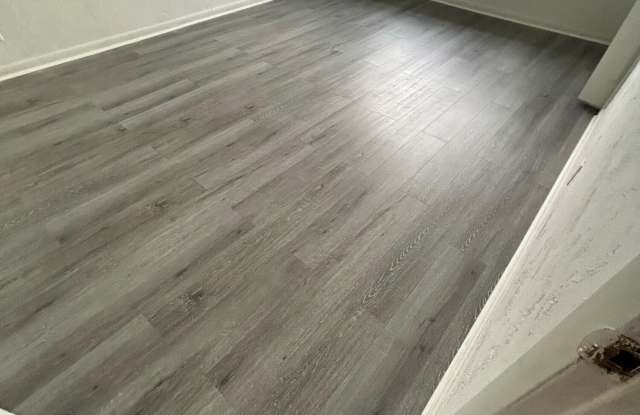 1120 N Sapodilla Avenue