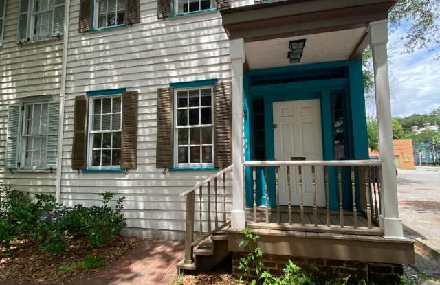 Photo of 1 bedroom 1 bath townhome downtown