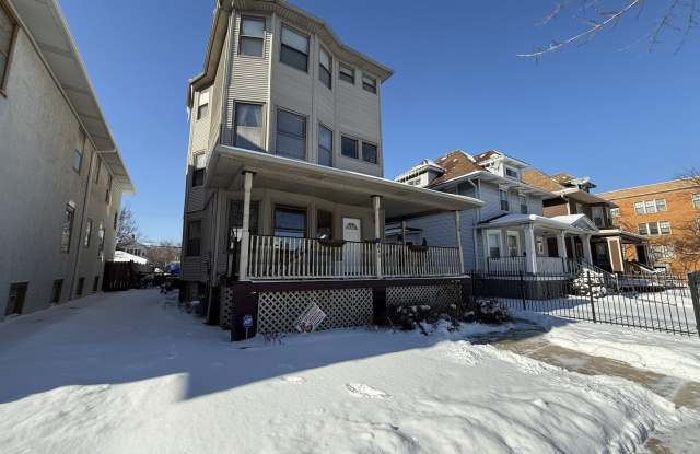 Photo of 840 N Austin Boulevard unit: 1