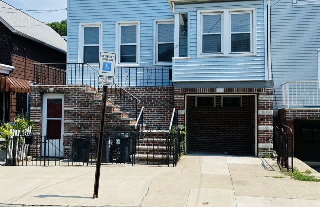 124 SHERMAN PL - 124 Sherman Place, Jersey City, NJ 07307